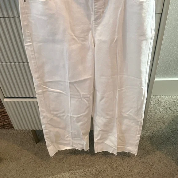 Ann Taylor Women's White Wide Leg Crop Jeans - Picture 2 of 4